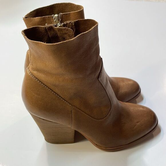 Isola’ Brown Leather Ankle Boots Women’s Size 6 Side Zip Stacked Heel Booties - Picture 3 of 11